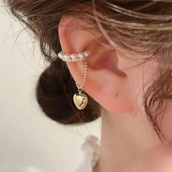 Elegant Love Heart & Synthetic Pearl Ear Cuff ( 1 PC ) - Picture 2 of 6